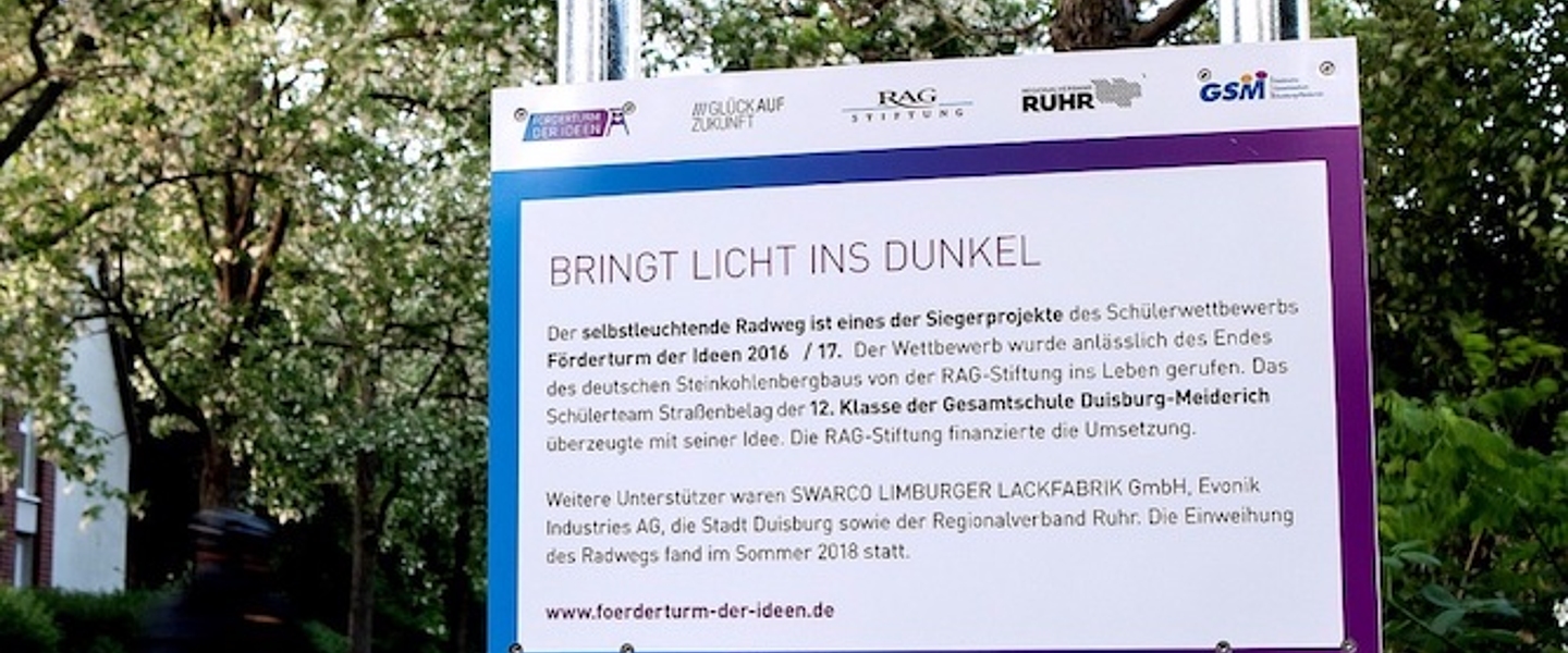 Ein Schülerteam der Gesamtschule Duisburg-Meiderich gewann mit der Idee des nachleuchtenden Radwegs beim Schülerwettbewerb „Förderturm der Ideen“ 2016/17.
