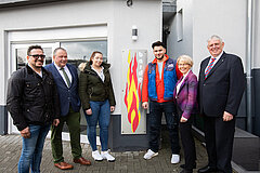 Gemeinsam Ausbildungschancen schaffen (v.l.n.r.): Minister Laumann und Bärbel Bergerhoff-Wodopia zusammen mit Auszubildenden und Ausbildern in Herten